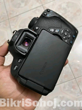 Cannon 700D